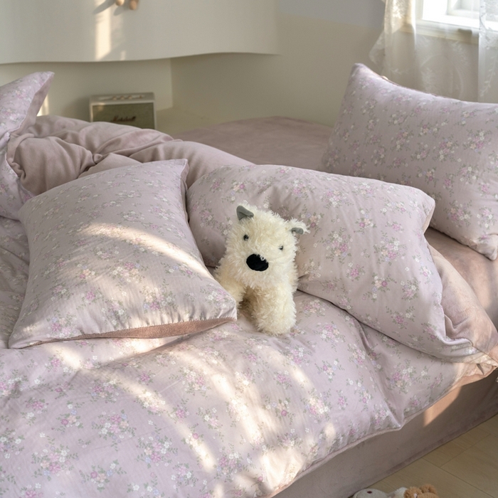 91家纺网 家纺一手货源 找家纺 洋铭区（原狠狠爱） 2024新款双层纱牛奶绒四件套系列 香草紫花