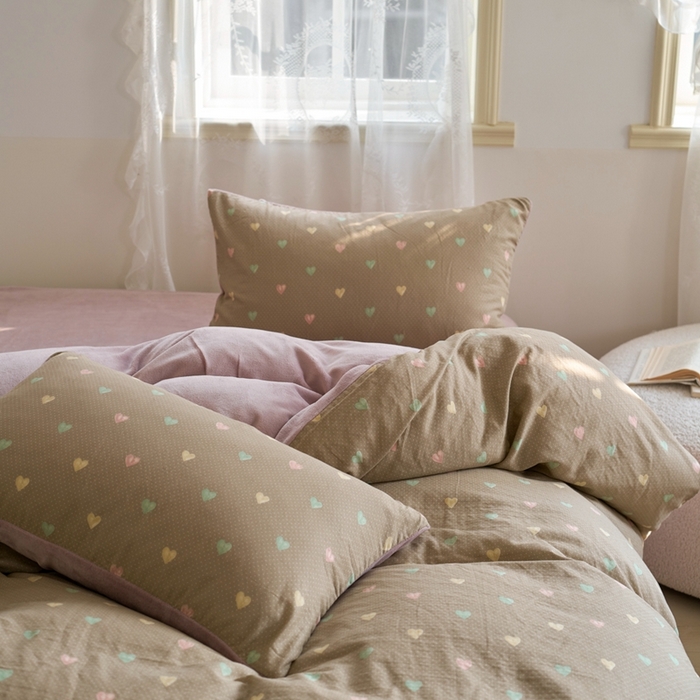 91家纺网 家纺一手货源 找家纺 洋铭区（原狠狠爱） 2024新款双层纱牛奶绒四件套系列 斑点小爱心