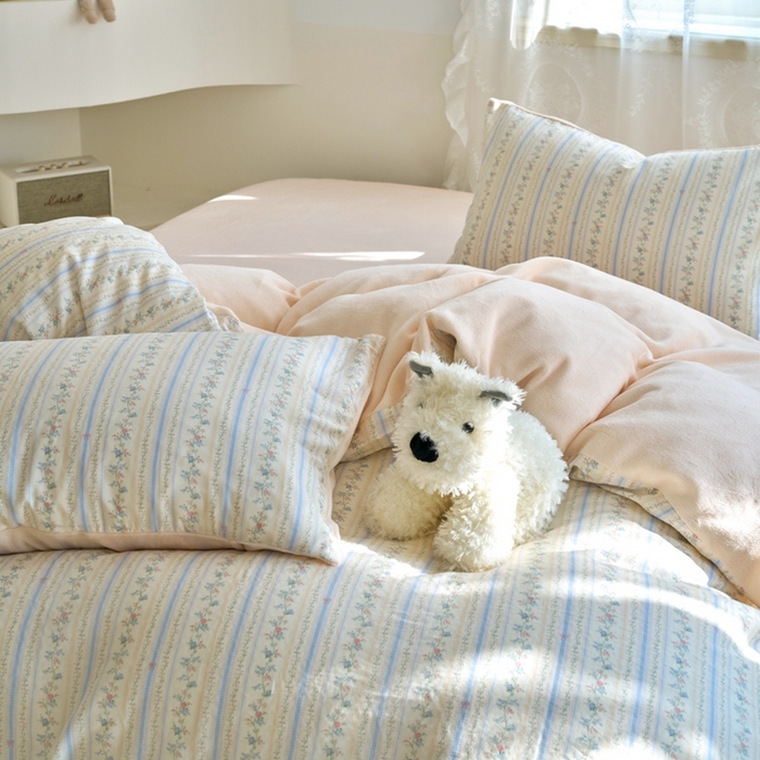 91家纺网 家纺一手货源 找家纺 洋铭区（原狠狠爱） 2024新款双层纱牛奶绒四件套系列 蔓蔓蔷薇