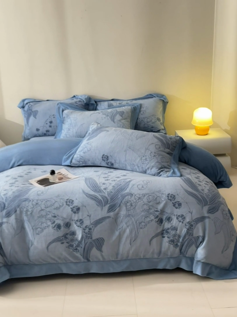 91家纺网 家纺一手货源 找家纺 新方向 2025新款高克重240克A类全消光印花牛奶绒四件套-铃兰 铃兰-以太兰