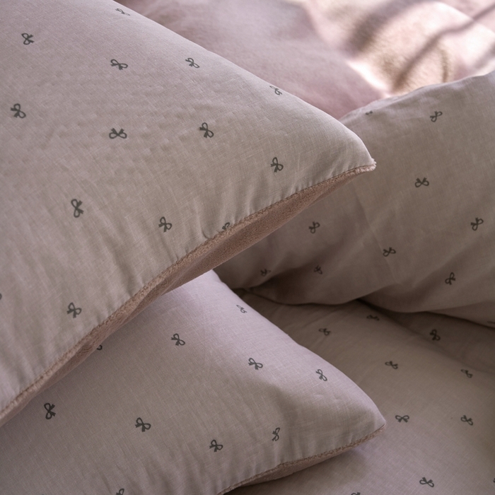 91家纺网 家纺一手货源 找家纺 洋铭区（原狠狠爱） 2024新款双层纱牛奶绒四件套系列 蝴蝶点点