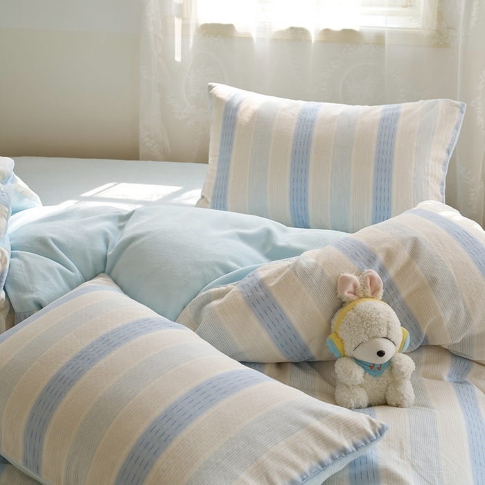 91家纺网 家纺一手货源 找家纺 洋铭区（原狠狠爱） 2024新款双层纱牛奶绒四件套系列 芝士蓝条