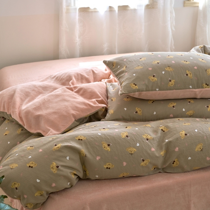 91家纺网 家纺一手货源 找家纺 洋铭区（原狠狠爱） 2024新款双层纱牛奶绒四件套系列 小熊物语