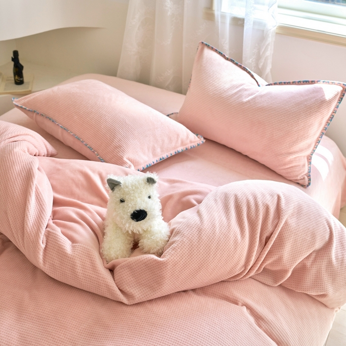 91家纺网 家纺一手货源 找家纺 洋铭区（原狠狠爱） 2024新款华夫格 绒（彩边）四件套 藕荷粉