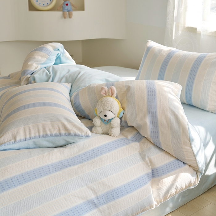 91家纺网 家纺一手货源 找家纺 洋铭区（原狠狠爱） 2024新款双层纱牛奶绒四件套系列 芝士蓝条