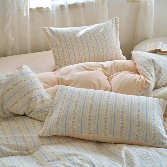 91家纺网 家纺一手货源 找家纺 洋铭区（原狠狠爱） 2024新款双层纱牛奶绒四件套系列 蔓蔓蔷薇