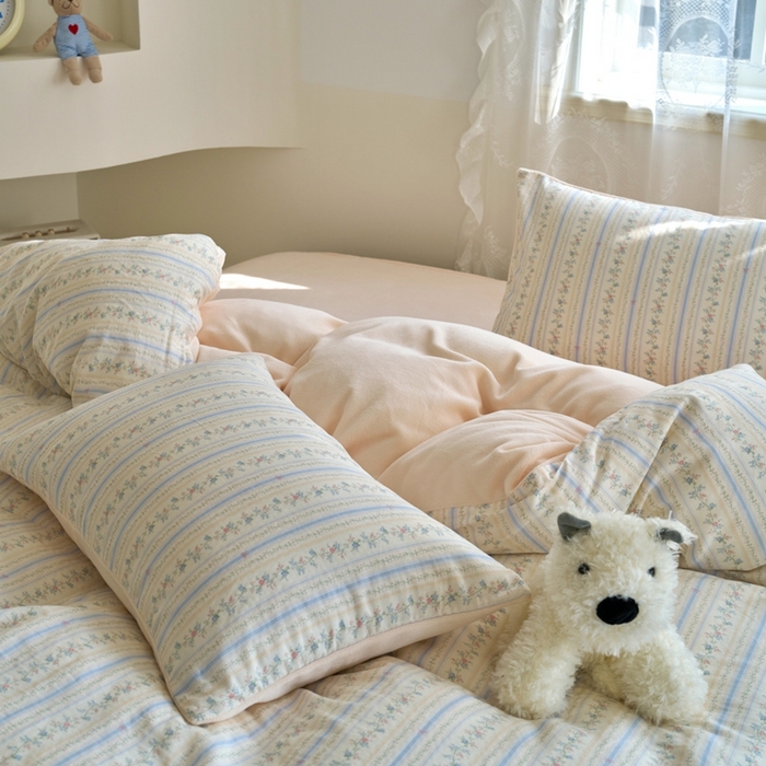 91家纺网 家纺一手货源 找家纺 洋铭区（原狠狠爱） 2024新款双层纱牛奶绒四件套系列 蔓蔓蔷薇