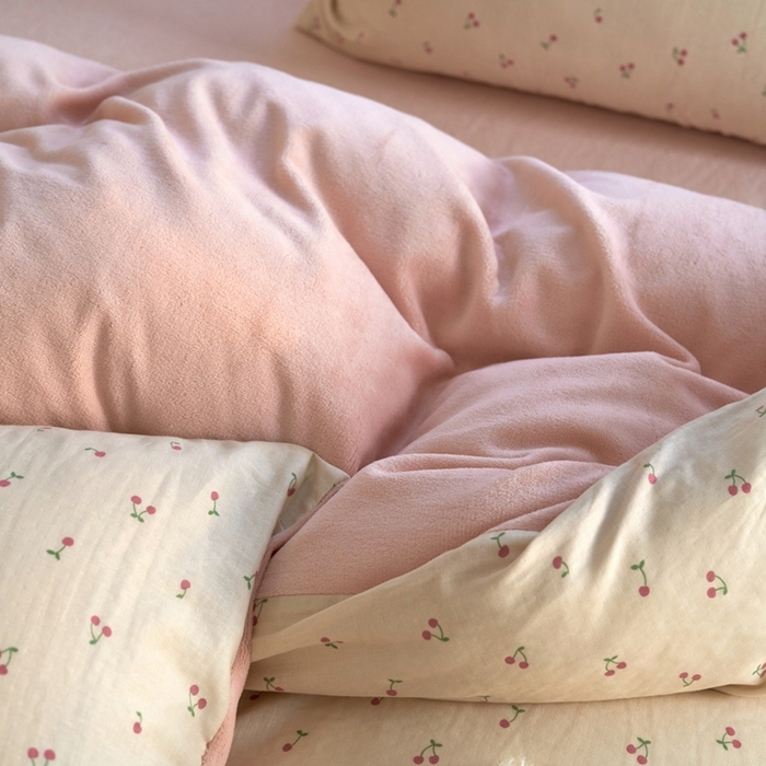 91家纺网 家纺一手货源 找家纺 洋铭区（原狠狠爱） 2024新款双层纱牛奶绒四件套系列 椰椰樱桃