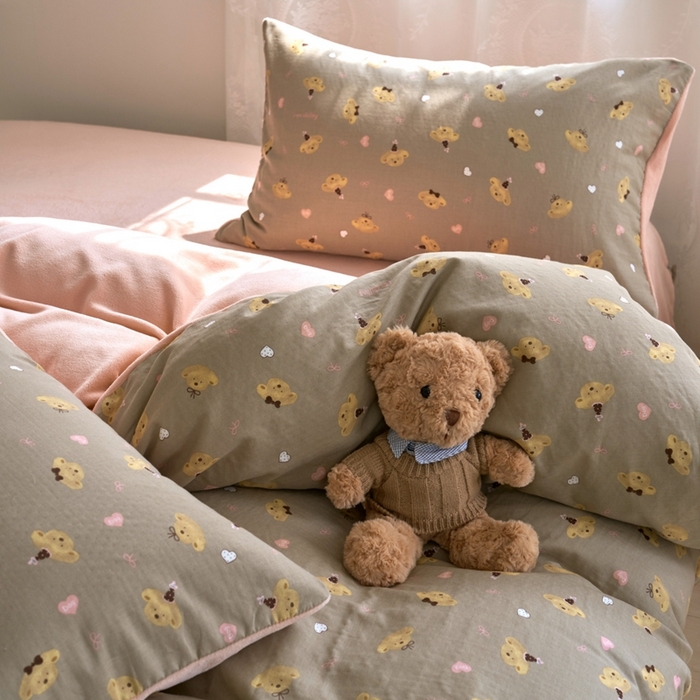 91家纺网 家纺一手货源 找家纺 洋铭区（原狠狠爱） 2024新款双层纱牛奶绒四件套系列 小熊物语