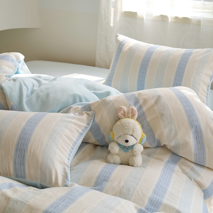 91家纺网 家纺一手货源 找家纺 洋铭区（原狠狠爱） 2024新款双层纱牛奶绒四件套系列 芝士蓝条