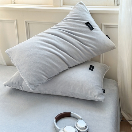 91家纺网 家纺一手货源 找家纺 （总）北欧良品 2025新款舒适保暖A类高克重牛奶绒单品枕套