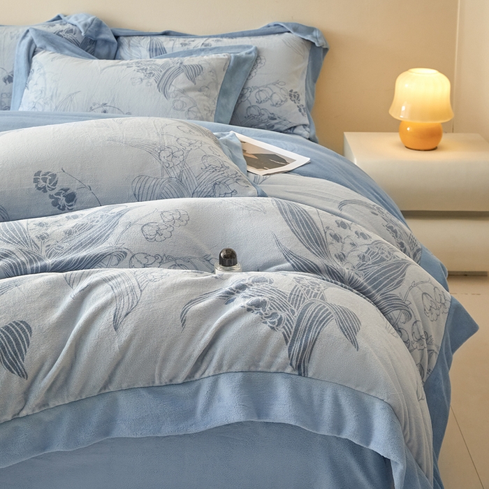 91家纺网 家纺一手货源 找家纺 新方向 2025新款高克重240克A类全消光印花牛奶绒四件套-铃兰 铃兰-以太兰