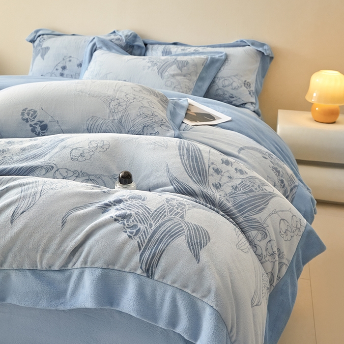 91家纺网 家纺一手货源 找家纺 新方向 2025新款高克重240克A类全消光印花牛奶绒四件套-铃兰 铃兰-以太兰