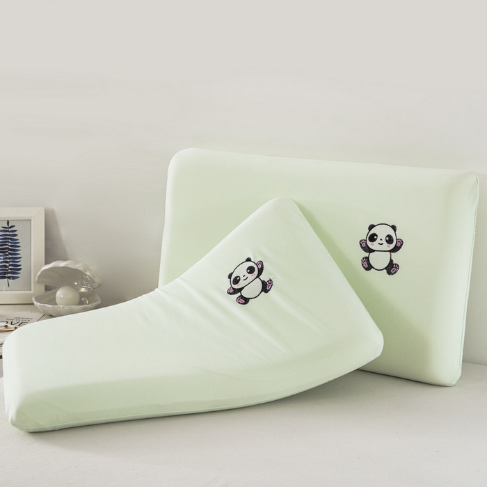 91家纺网 家纺一手货源 找家纺 大黄蜂家居家纺 2025新款德绒暖感纤维面包枕头枕芯（专版花型 翻版必究） 小熊猫绿