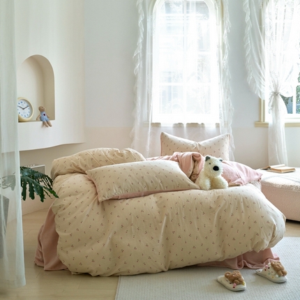 91家纺网 家纺一手货源 找家纺 洋铭区（原狠狠爱） 2024新款双层纱牛奶绒四件套系列 椰椰樱桃