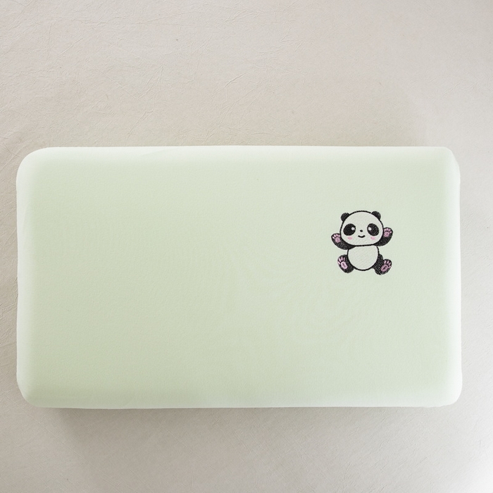 91家纺网 家纺一手货源 找家纺 大黄蜂家居家纺 2025新款德绒暖感纤维面包枕头枕芯（专版花型 翻版必究） 小熊猫绿