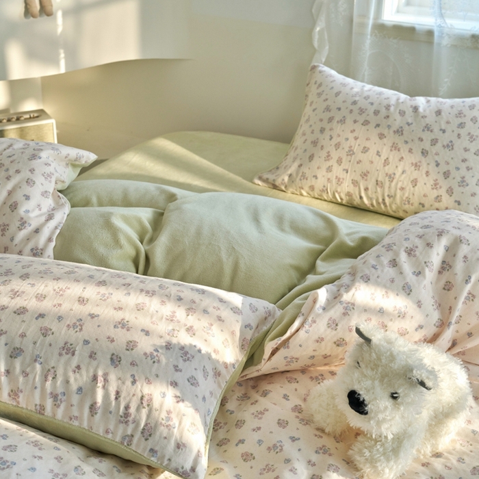 91家纺网 家纺一手货源 找家纺 洋铭区（原狠狠爱） 2024新款双层纱牛奶绒四件套系列 奢漫花田