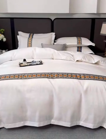 91家纺网 家纺一手货源 找家纺 罗菲尼酒店用品 2025新款织带高仿棉酒店四件套宾馆四件套 满客灰