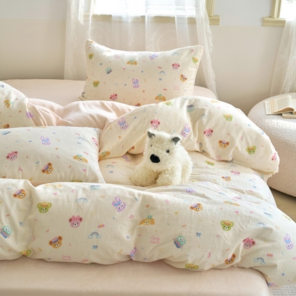 91家纺网 家纺一手货源 找家纺 洋铭区（原狠狠爱） 2024新款双层纱牛奶绒四件套系列 糖果小熊兔