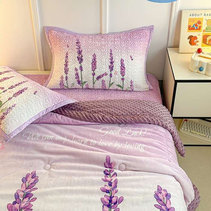 91家纺网 家纺一手货源 找家纺 源舜家纺  2025新款云貂绒豆豆被冬被 仲夏之梦