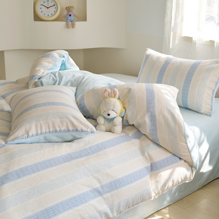 91家纺网 家纺一手货源 找家纺 洋铭区（原狠狠爱） 2024新款双层纱牛奶绒四件套系列 芝士蓝条