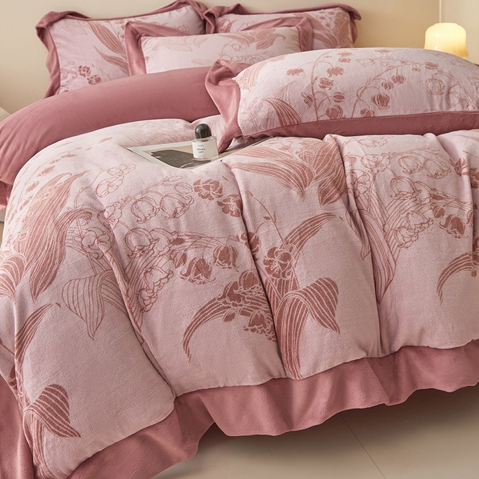 91家纺网 家纺一手货源 找家纺 新方向 2025新款高克重240克A类全消光印花牛奶绒四件套-铃兰 铃兰-豆沙