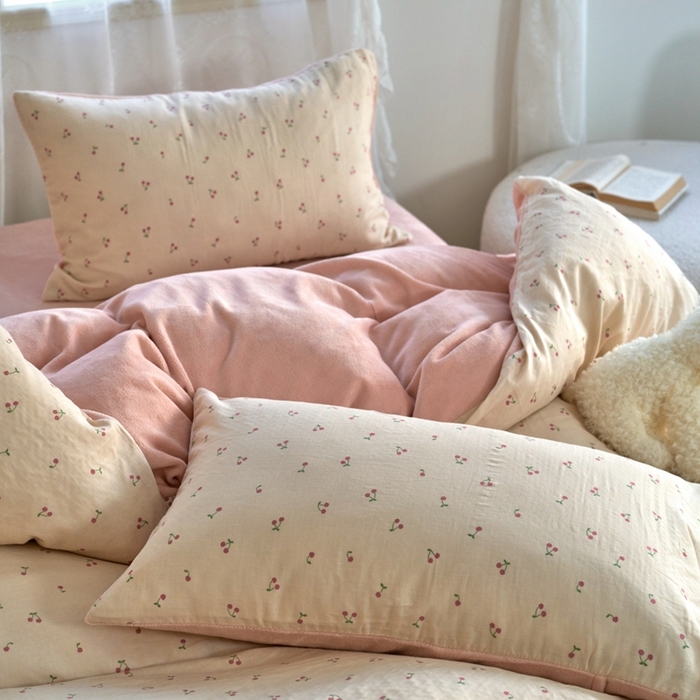 91家纺网 家纺一手货源 找家纺 洋铭区（原狠狠爱） 2024新款双层纱牛奶绒四件套系列 椰椰樱桃