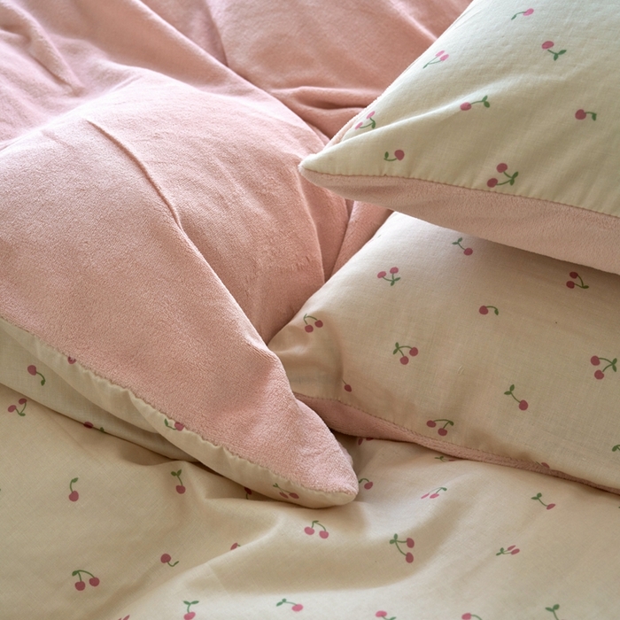 91家纺网 家纺一手货源 找家纺 洋铭区（原狠狠爱） 2024新款双层纱牛奶绒四件套系列 椰椰樱桃