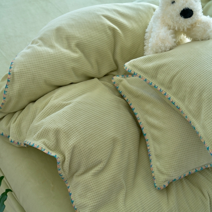 91家纺网 家纺一手货源 找家纺 洋铭区（原狠狠爱） 2024新款华夫格 绒（彩边）四件套 芦苇绿