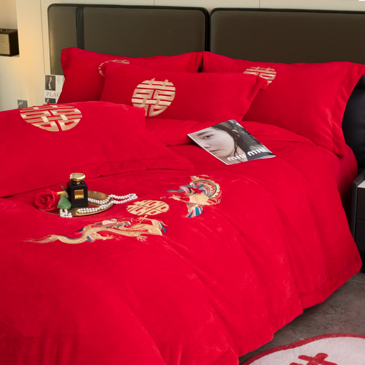 91家纺网 家纺一手货源 找家纺 卓缦家纺 2024新款高克重全消光牛奶绒婚庆刺绣四件套（控价+50） 龙飞凤舞