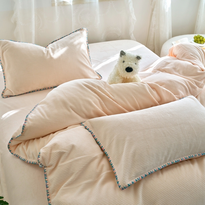 91家纺网 家纺一手货源 找家纺 洋铭区（原狠狠爱） 2024新款华夫格 绒（彩边）四件套 仙米玉