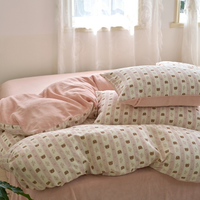 91家纺网 家纺一手货源 找家纺 洋铭区（原狠狠爱） 2024新款双层纱牛奶绒四件套系列 粉熊派