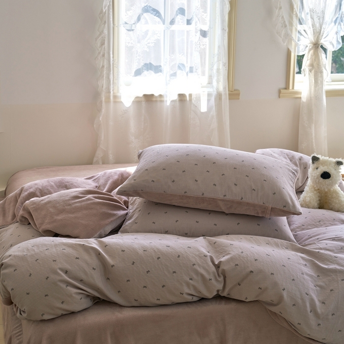 91家纺网 家纺一手货源 找家纺 洋铭区（原狠狠爱） 2024新款双层纱牛奶绒四件套系列 蝴蝶点点