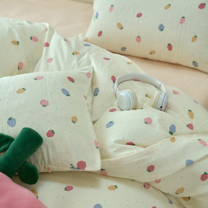 91家纺网 家纺一手货源 找家纺 洋铭区（原狠狠爱） 2024新款无边全棉双层纱四件套 甜美草莓