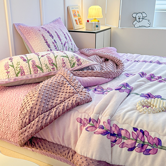 91家纺网 家纺一手货源 找家纺 源舜家纺  2025新款云貂绒豆豆被冬被 仲夏之梦