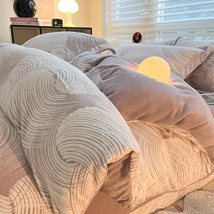 91家纺网 家纺一手货源 找家纺 （总）798家纺 2025新款牛奶绒烂花系列四件套