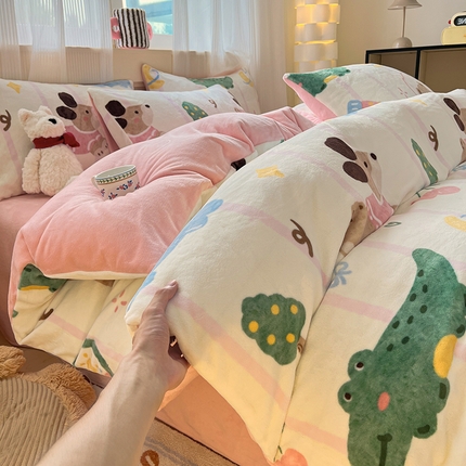 91家纺网 家纺一手货源 找家纺 （总）798家纺 2025新款牛奶绒印花四件套单品系列-单被套