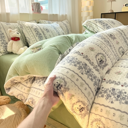 91家纺网 家纺一手货源 找家纺 （总）798家纺 2025新款牛奶绒印花四件套单品系列-单被套