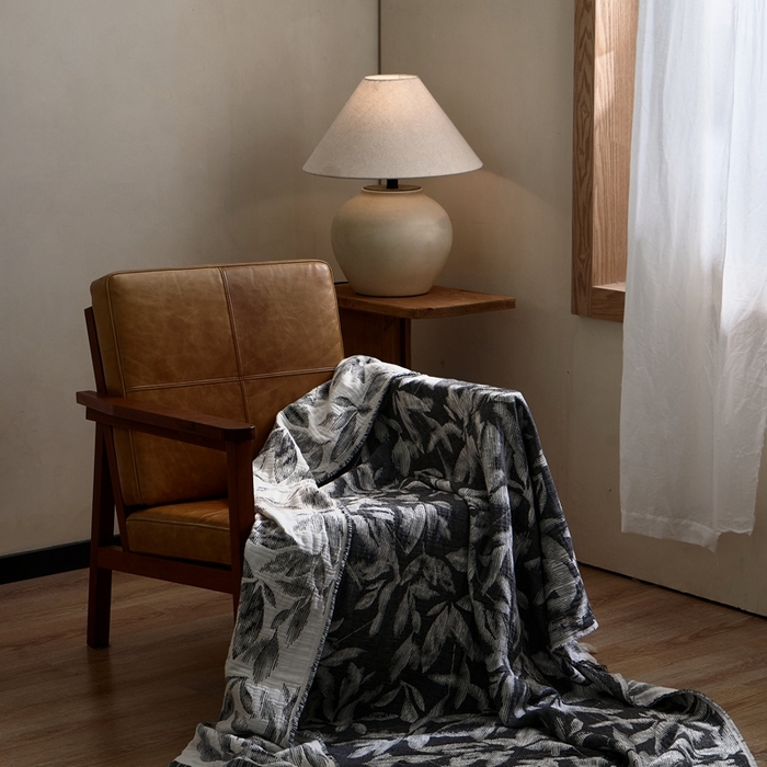 91家纺网 家纺一手货源 找家纺 子和 2024新款全棉缩绒毯（浅色） 鸽羽从林深碳灰