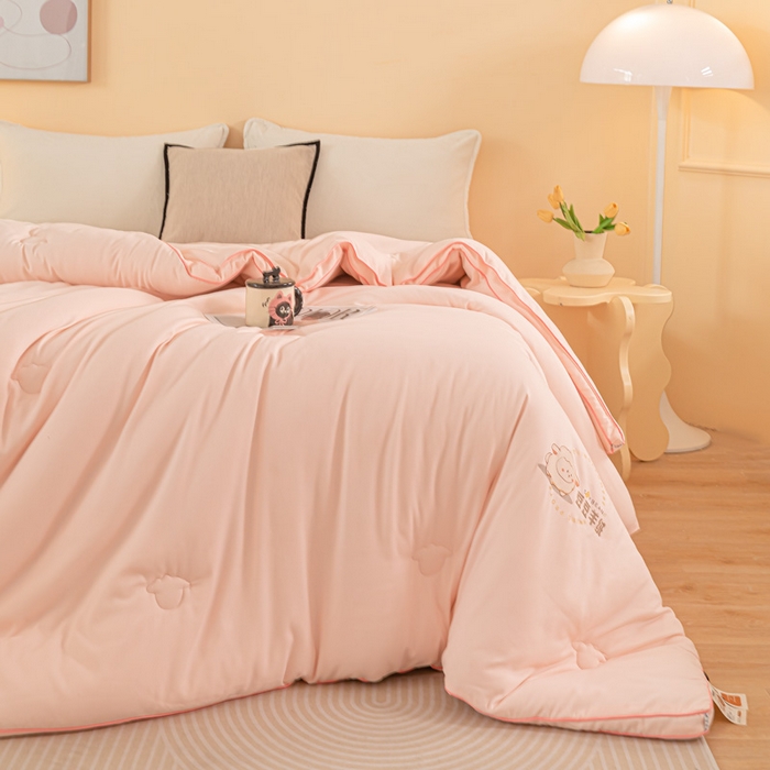 91家纺网 家纺一手货源 找家纺 佳居缘 2024新款云柔棉羊绒大豆被 粉色