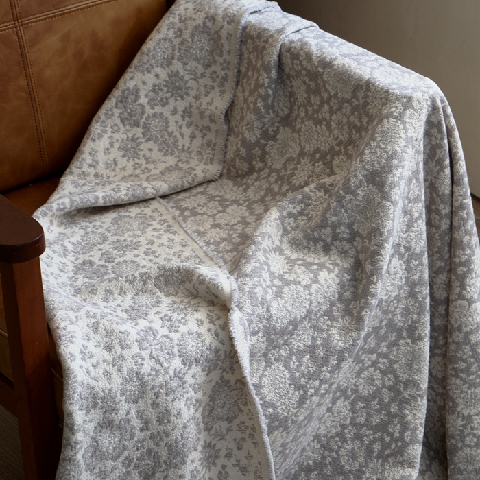 91家纺网 家纺一手货源 找家纺 子和 2024新款全棉缩绒毯（浅色） 雏菊微语银白灰