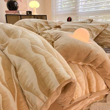 91家纺网 家纺一手货源 找家纺 （总）798家纺 2025新款牛奶绒烂花系列四件套