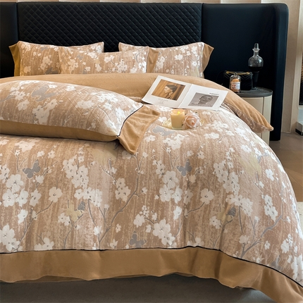 91家纺网 家纺一手货源 找家纺 （总）798家纺 2025新款高克重牛奶绒工艺款被套宽边款四件套