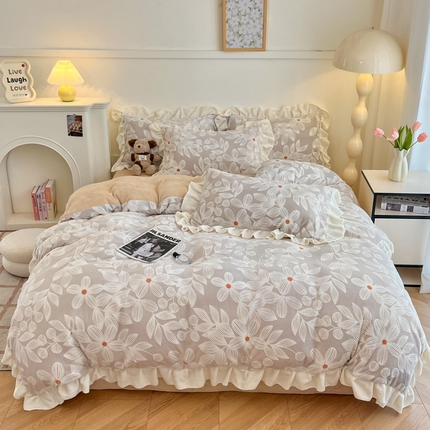 91家纺网 家纺一手货源 找家纺 （总）798家纺 2025新款牛奶绒雕花绒花边四件套