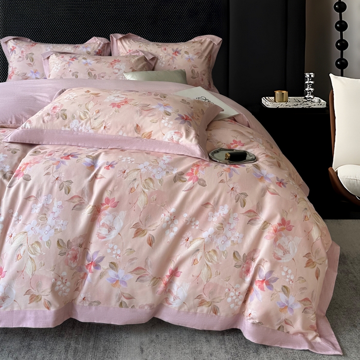 91家纺网 家纺一手货源 找家纺 朵希曼 2026新款全棉大宽边拼角磨毛四件套科莫花园-粉