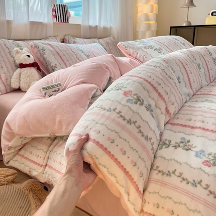 91家纺网 家纺一手货源 找家纺 （总）798家纺 2025新款牛奶绒印花四件套单品系列-单被套