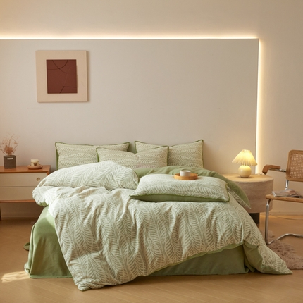 91家纺网 家纺一手货源 找家纺 798家纺 2025新款简约牛奶绒工艺款四件套 约克-豆绿