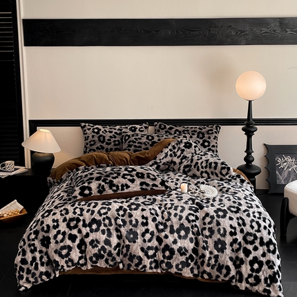 91家纺网 家纺一手货源 找家纺 798家纺 2025新款兔毛印花四件套美拉德系列 美拉德-豹纹灰