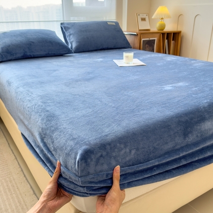 91家纺网 家纺一手货源 找家纺 798家纺 2025新款纯色牛奶绒绒单品系列-单床笠 北极蓝