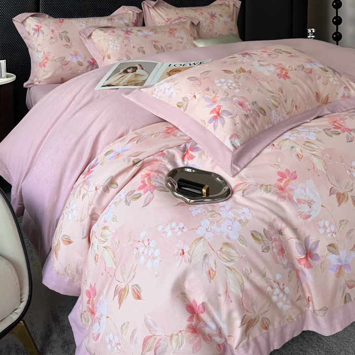 91家纺网 家纺一手货源 找家纺 朵希曼 2026新款全棉大宽边拼角磨毛四件套科莫花园-粉